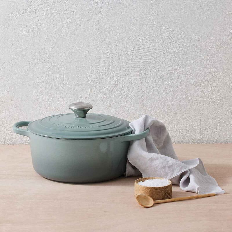 Le Creuset Signature Cast Iron Round Casserole 24cm image number 41